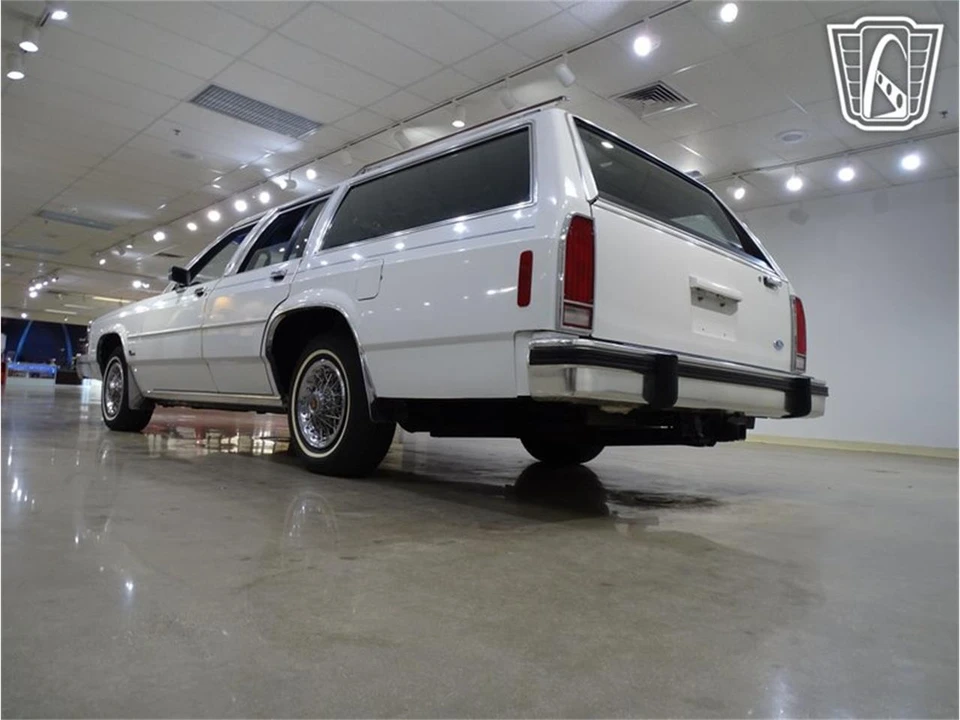 1985 Ford Crown Victoria - Image 10 of 31