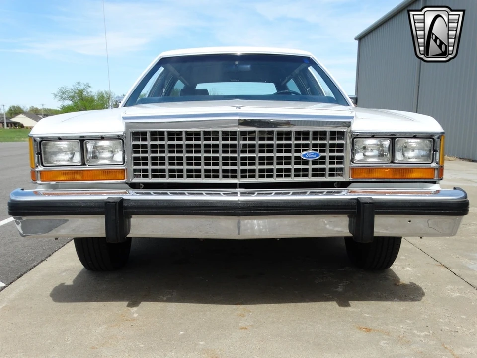 1985 Ford Country Squire - Image 3 of 21