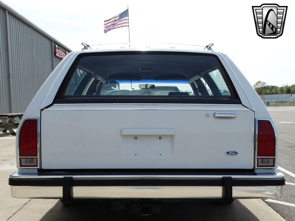 1985 Ford Country Squire - Image 8 of 21