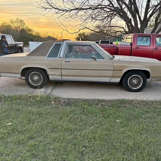 1985 Ford LTD - Image 1 of 1