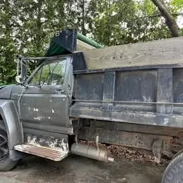 1985 Ford F-600 Dump Truck