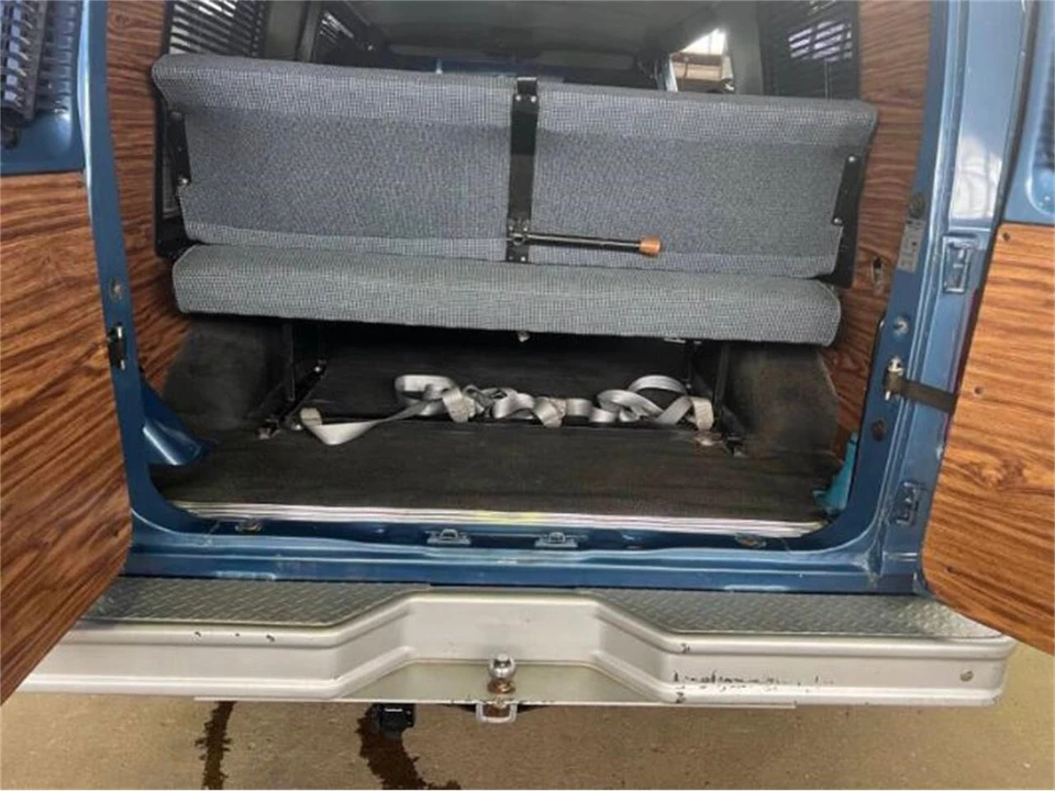1985 Ford Econoline Van - Image 9 of 30