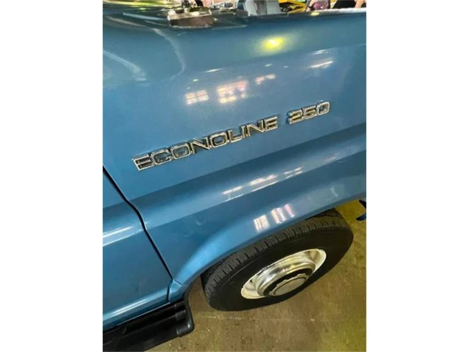 1985 Ford Econoline Van - Image 29 of 30