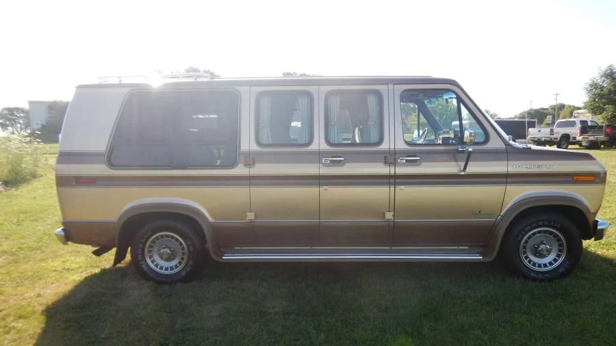 1985 Ford Econoline Van - Image 11 of 13