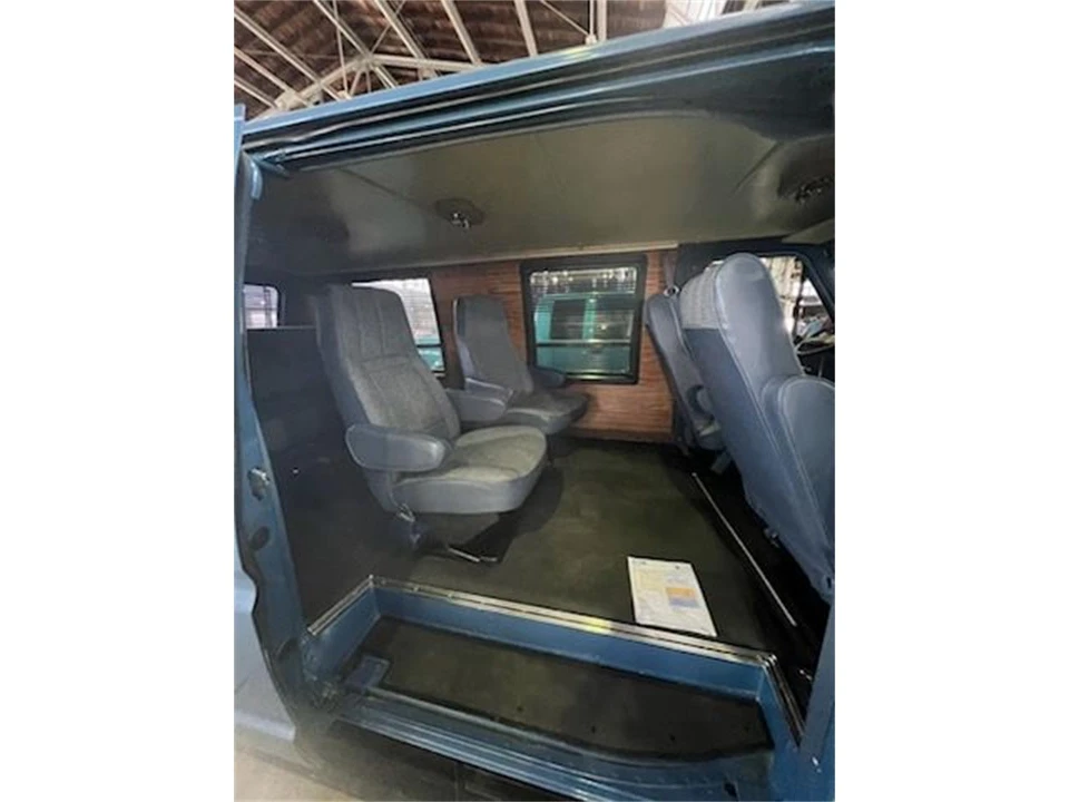 1985 Ford Econoline Van - Image 16 of 17
