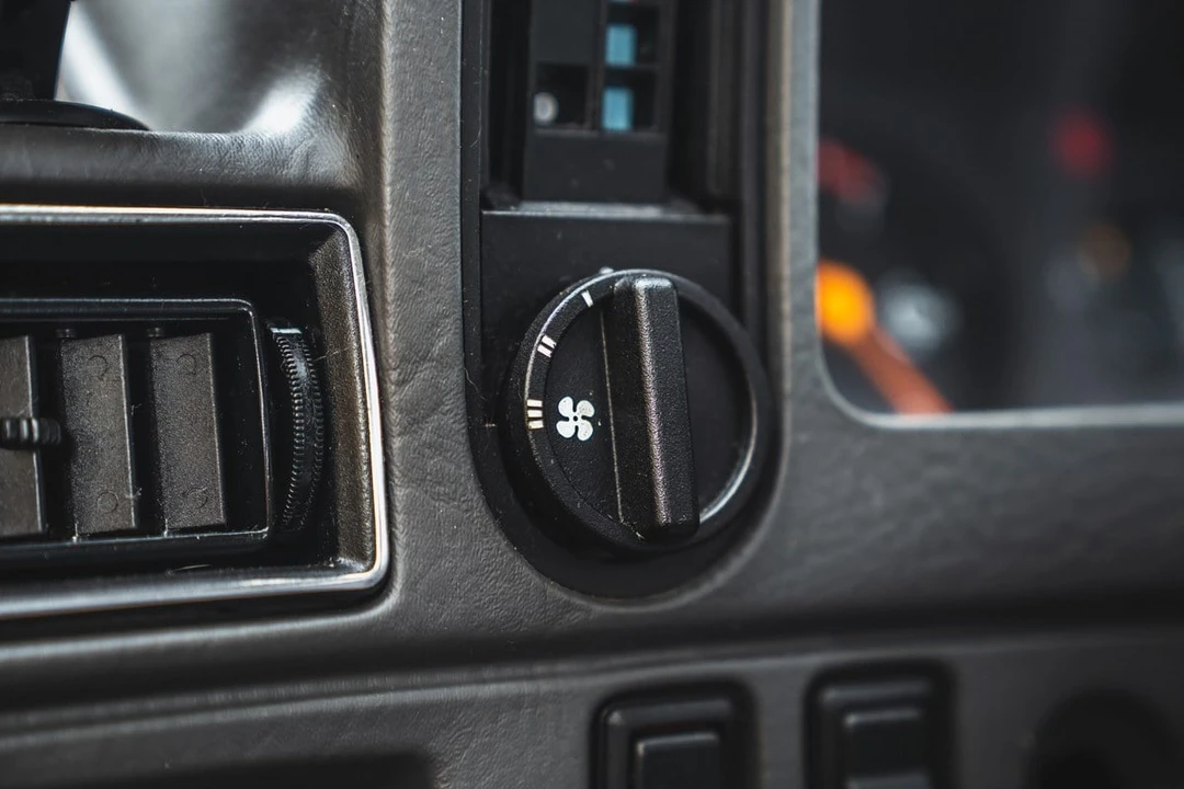 1985 Ford Escort - Image 28 of 30