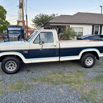1985 Ford F-150 Lariat Pickup 4D 8 ft