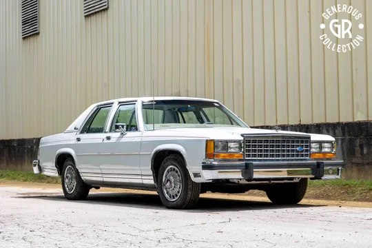 1985 Ford LTD Crown Victoria Sedan