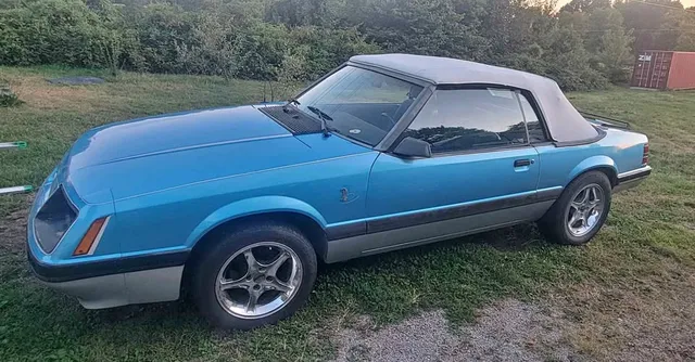 1985 Ford Mustang Convertible 2D