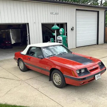 1985 Ford Mustang GT Convertible 2D