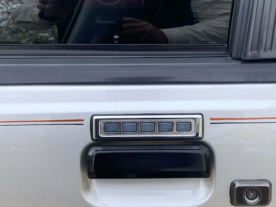 1985 Ford Thunderbird 9th Gen - Image 22 of 31