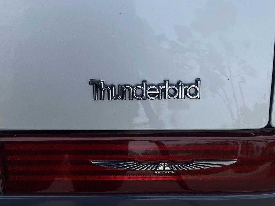 1985 Ford Thunderbird 9th Gen - Image 23 of 31