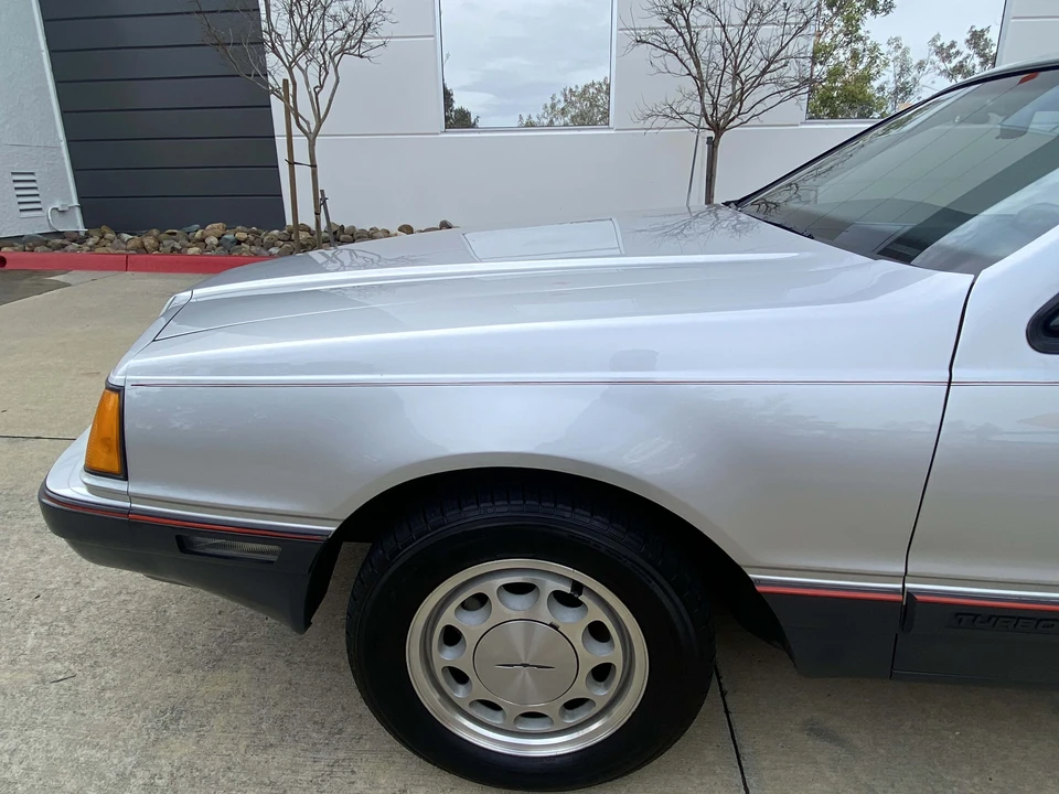 1985 Ford Thunderbird 9th Gen - Image 8 of 31