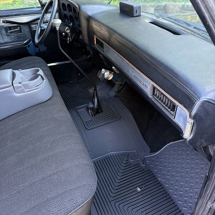 1985 GMC Suburban 7th Gen - Image 10 of 17