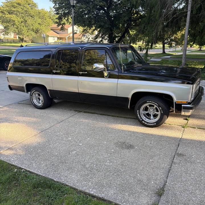1985 GMC Suburban 7th Gen - Image 4 of 17