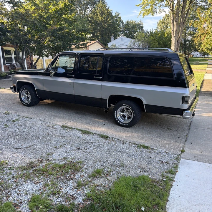 1985 GMC Suburban 7th Gen - Image 2 of 17