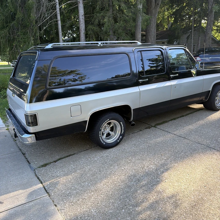 1985 GMC Suburban 7th Gen - Image 5 of 17