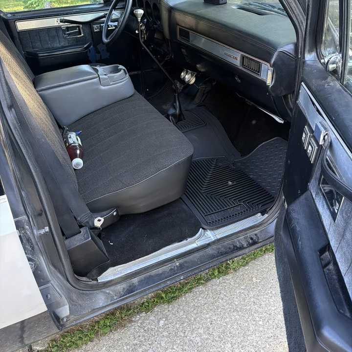 1985 GMC Suburban 7th Gen - Image 8 of 17