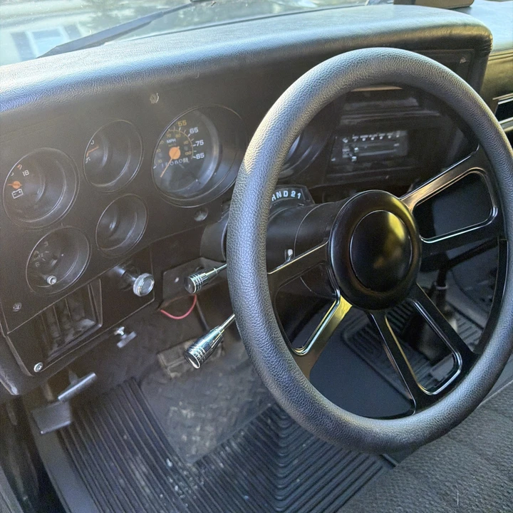 1985 GMC Suburban 7th Gen - Image 11 of 17