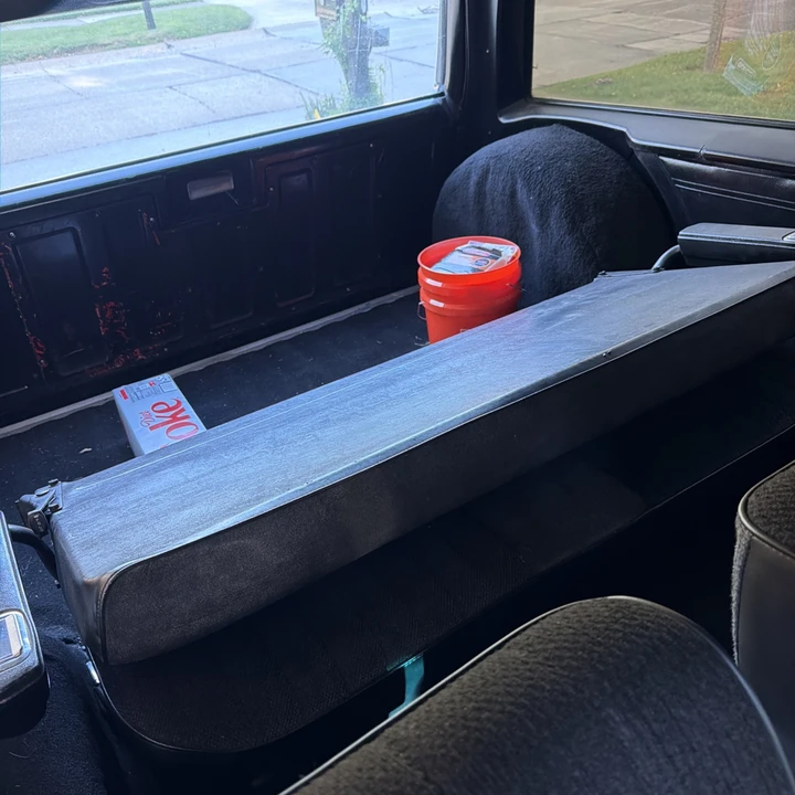 1985 GMC Suburban 7th Gen - Image 7 of 17