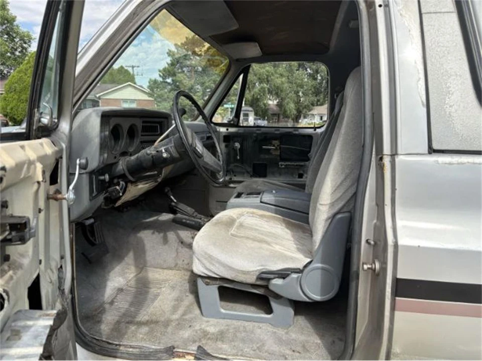 1985 GMC Jimmy 2nd Gen - Image 4 of 11