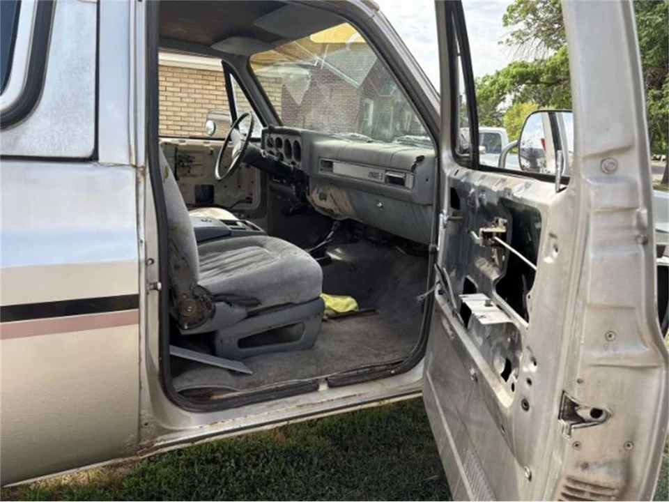 1985 GMC Jimmy 2nd Gen - Image 3 of 11