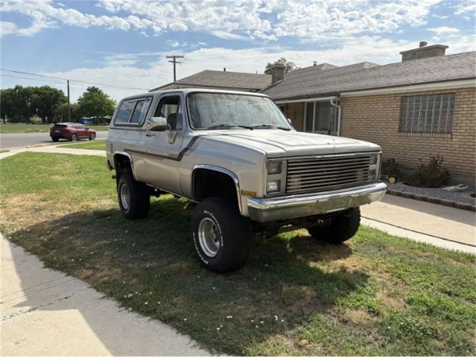 1985 GMC Jimmy 2nd Gen - Image 10 of 11