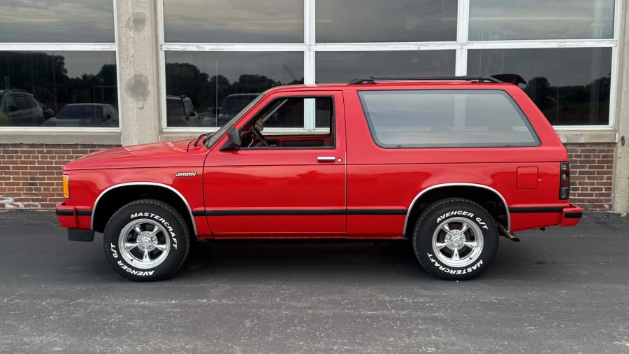 1985 GMC Jimmy 2nd Gen - Image 2 of 9