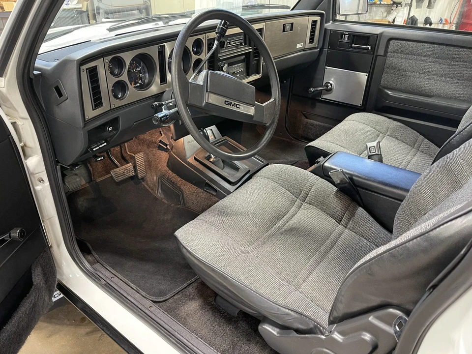 1985 GMC S-15 Jimmy 1st Gen - Image 24 of 31