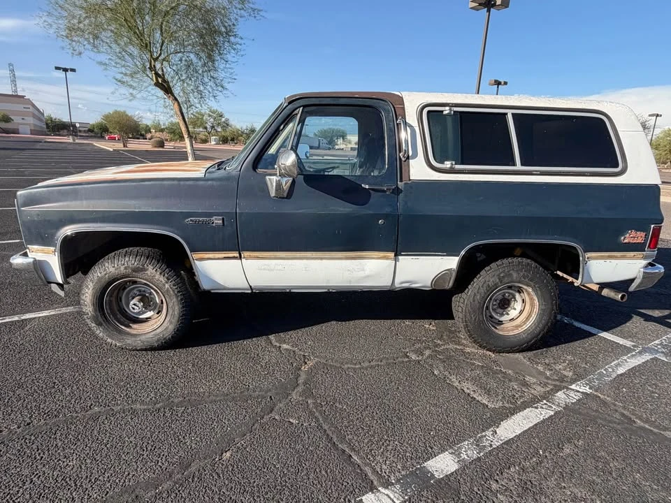 1985 GMC Jimmy 2nd Gen - Image 2 of 10