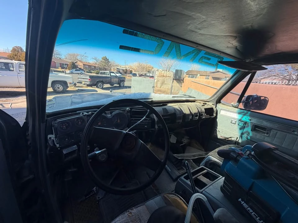 1985 GMC Suburban 7th Gen - Image 8 of 17