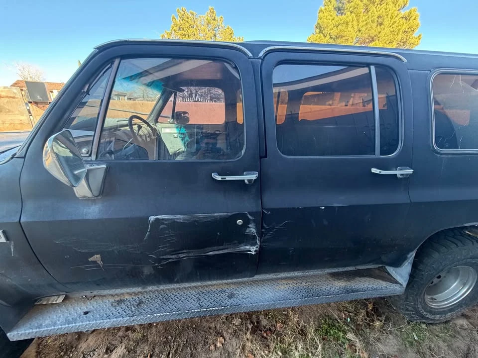 1985 GMC Suburban 7th Gen - Image 6 of 17