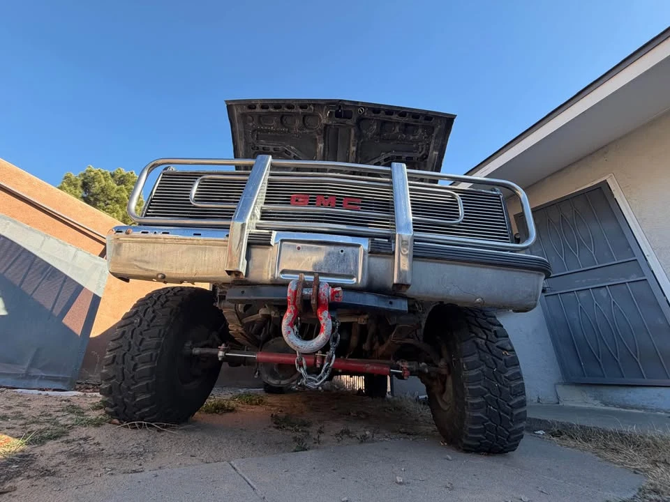 1985 GMC Suburban 7th Gen - Image 11 of 17