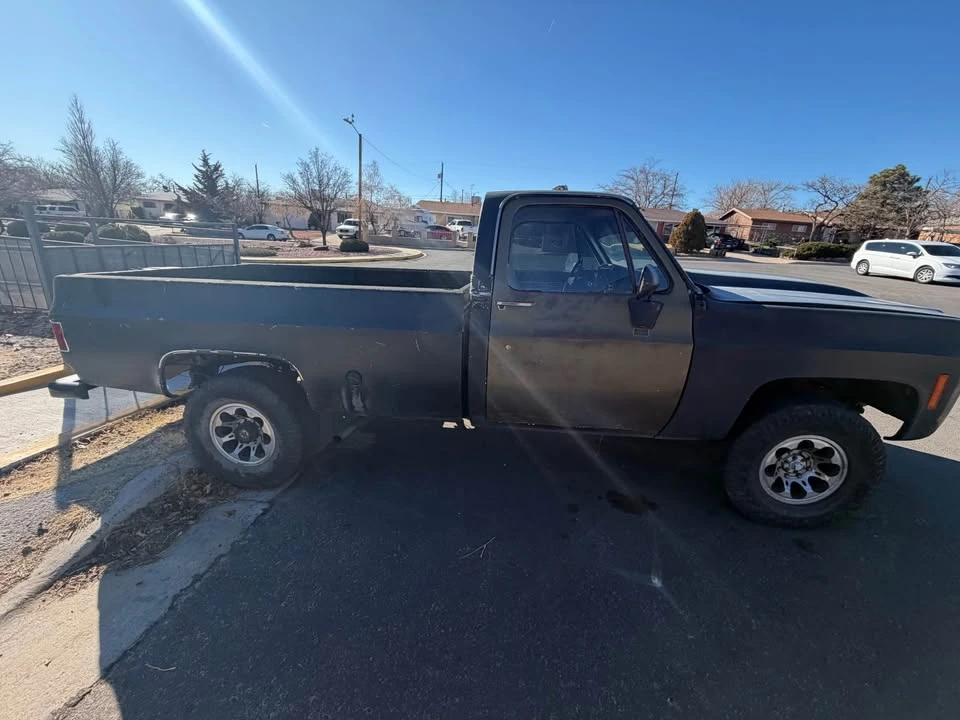 1985 GMC Suburban 7th Gen - Image 12 of 17