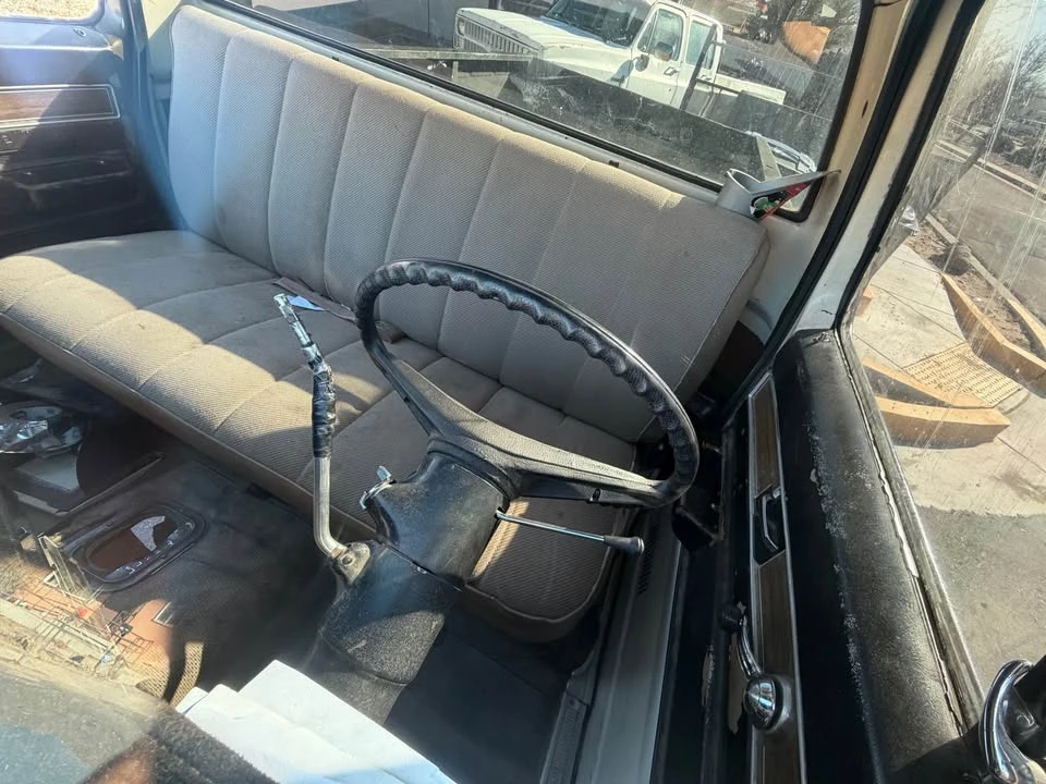 1985 GMC Suburban 7th Gen - Image 15 of 17