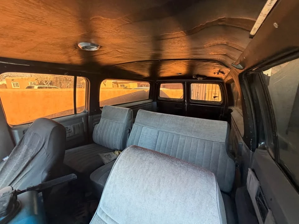 1985 GMC Suburban 7th Gen - Image 7 of 17