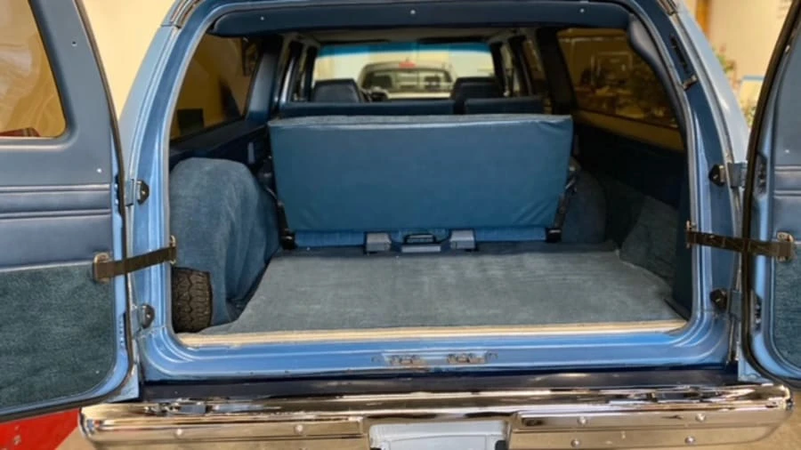 1985 GMC Suburban 7th Gen - Image 5 of 6