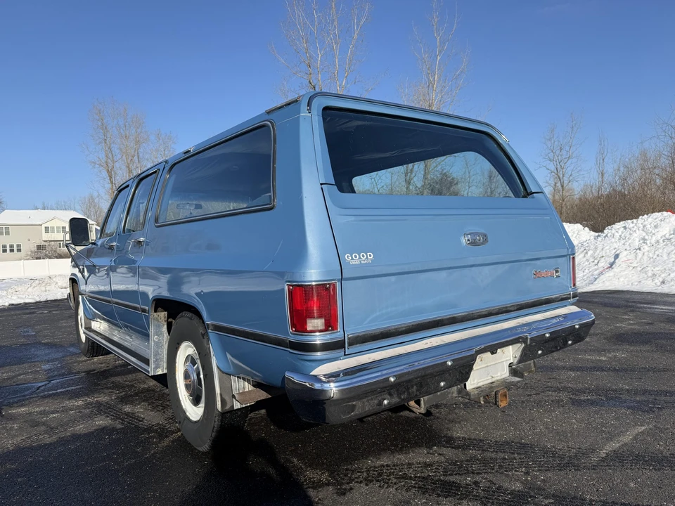 1985 GMC Suburban 7th Gen - Image 17 of 31