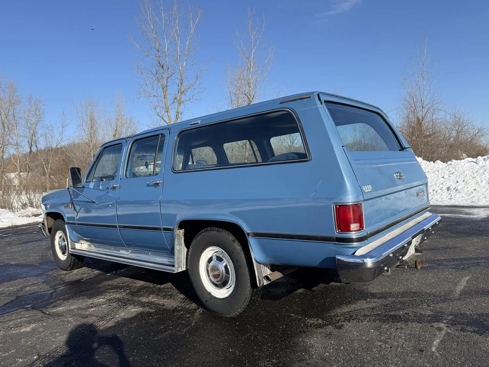1985 GMC Suburban 7th Gen - Image 14 of 31
