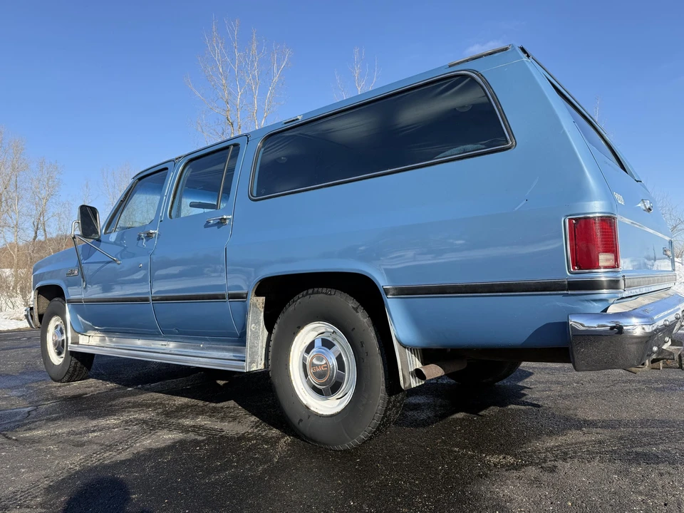 1985 GMC Suburban 7th Gen - Image 13 of 31