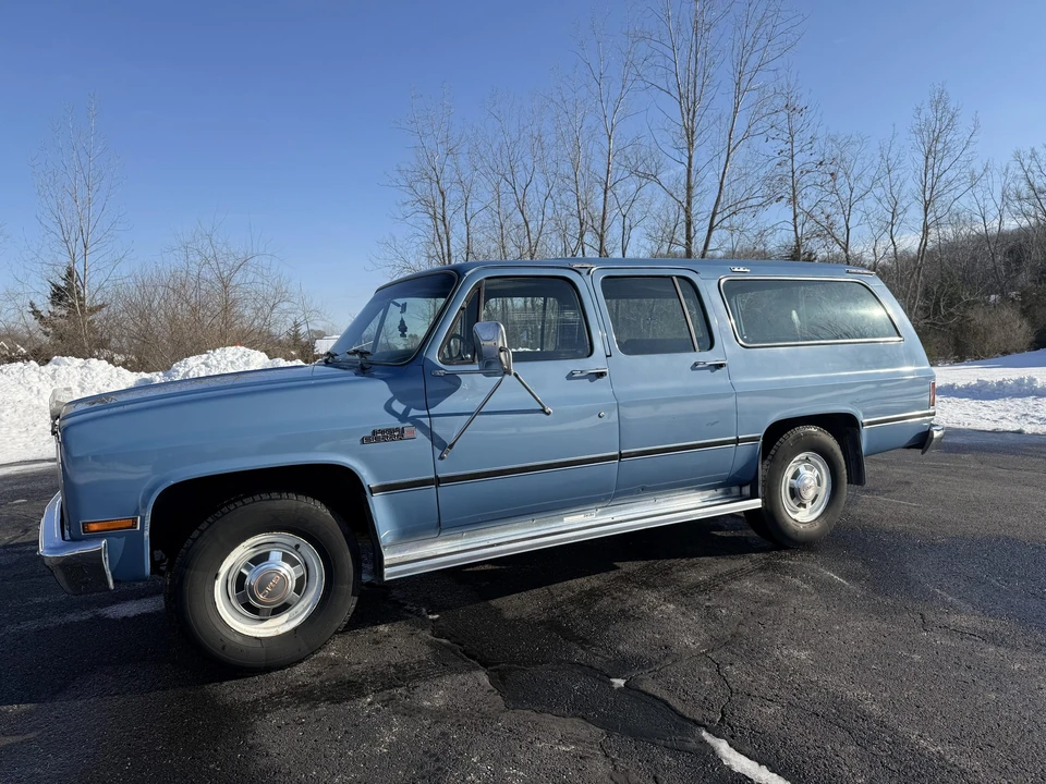 1985 GMC Suburban 7th Gen - Image 11 of 31