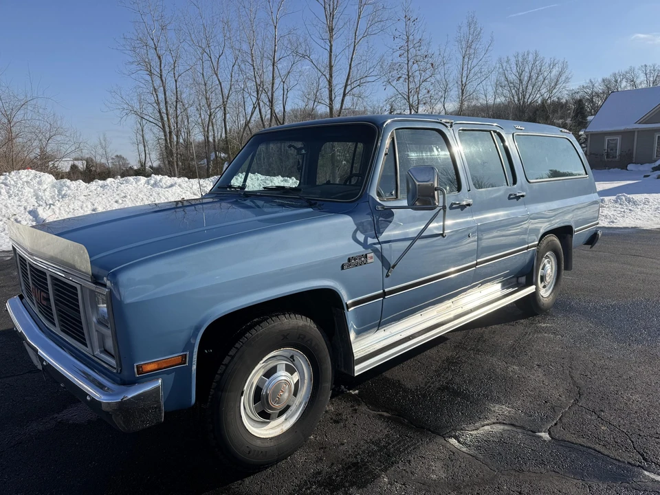 1985 GMC Suburban 7th Gen - Image 9 of 31