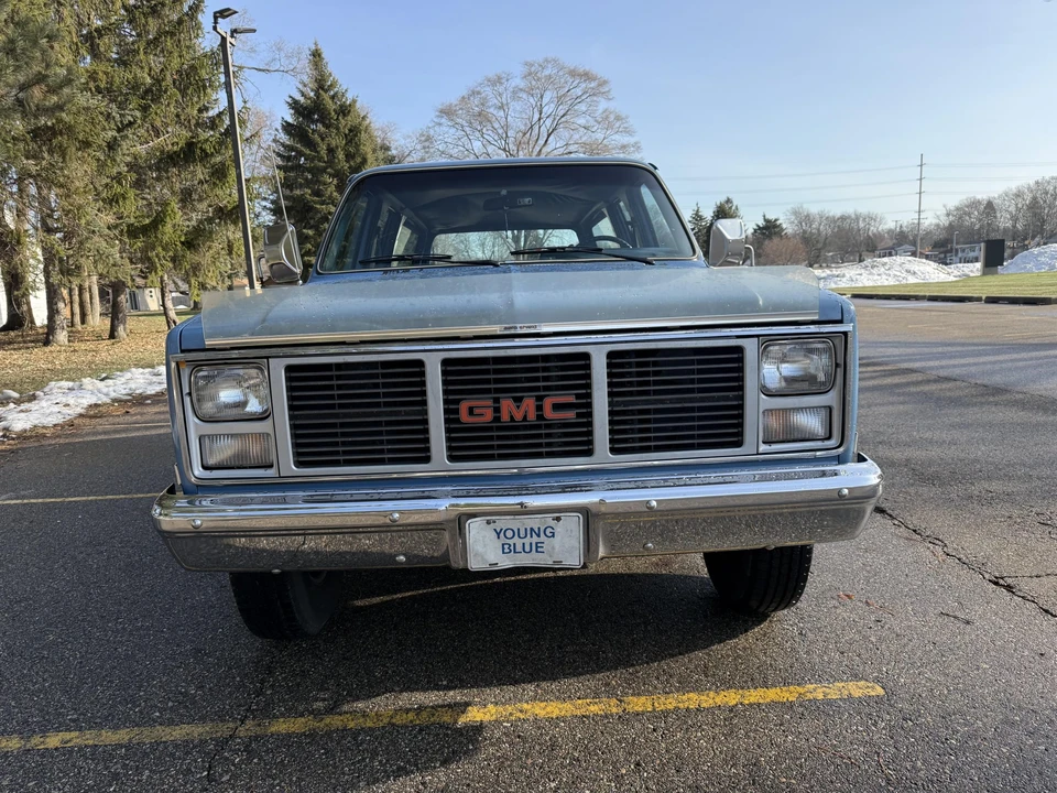 1985 GMC Suburban 7th Gen - Image 4 of 31