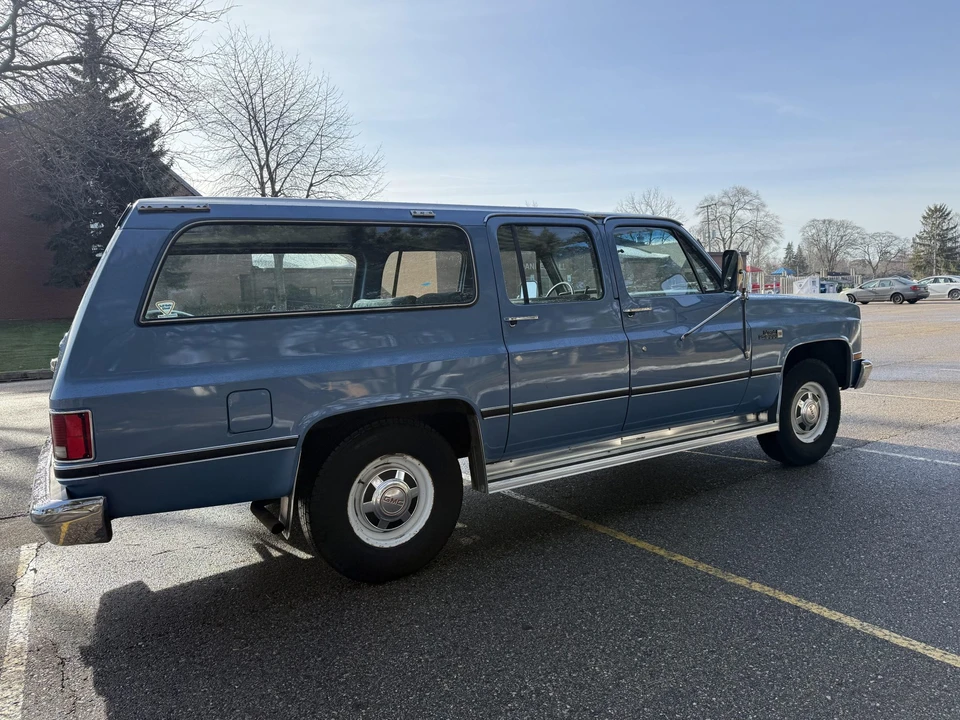 1985 GMC Suburban 7th Gen - Image 27 of 31