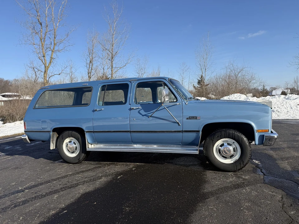 1985 GMC Suburban 7th Gen - Image 29 of 31