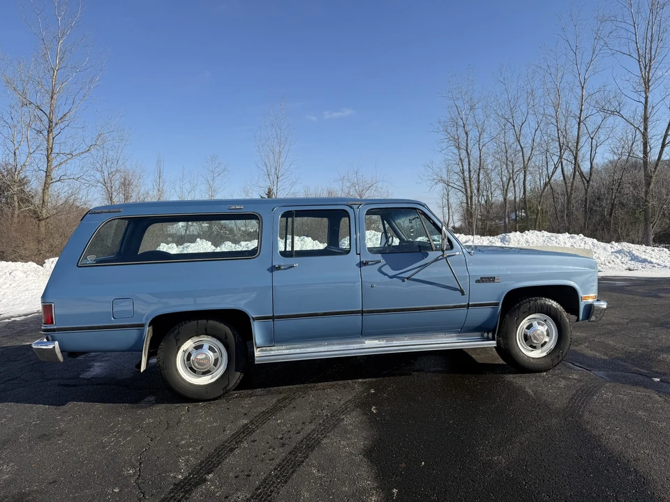 1985 GMC Suburban 7th Gen - Image 28 of 31