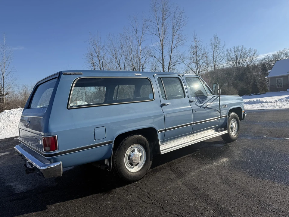 1985 GMC Suburban 7th Gen - Image 24 of 31
