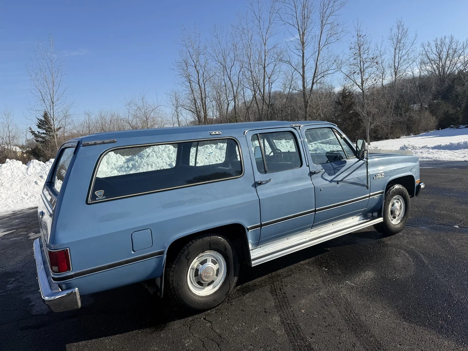 1985 GMC Suburban 7th Gen - Image 25 of 31