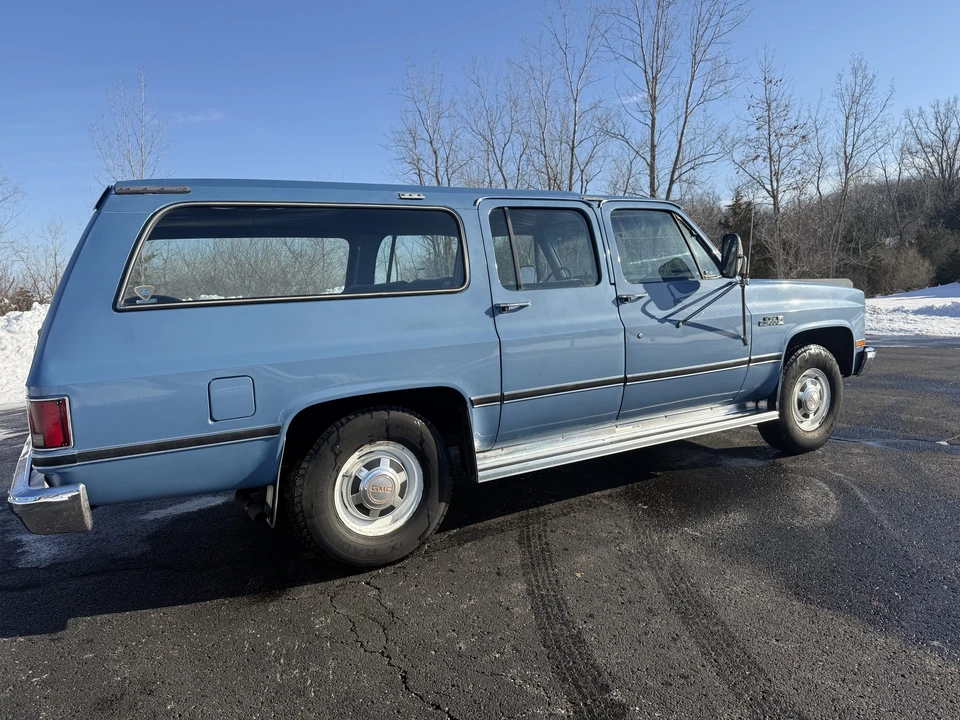 1985 GMC Suburban 7th Gen - Image 26 of 31