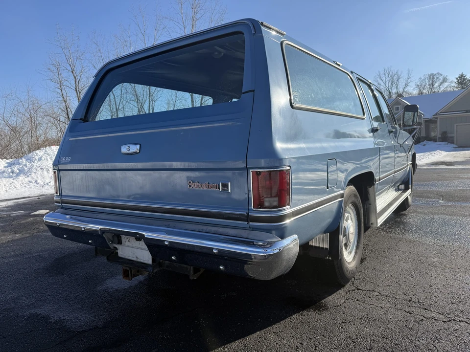 1985 GMC Suburban 7th Gen - Image 22 of 31
